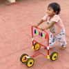 Chariot de marche bébé : l'allié des premiers pas