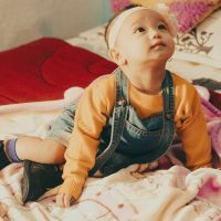 Comment bien habiller bébé en toute saison